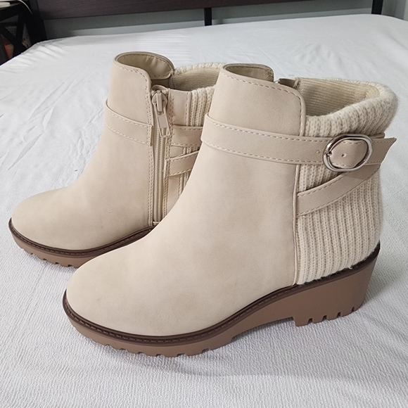 Women's Soda Aeson's Ankle Boots NWOT Size 7.5 Medium - Picture 2 of 7